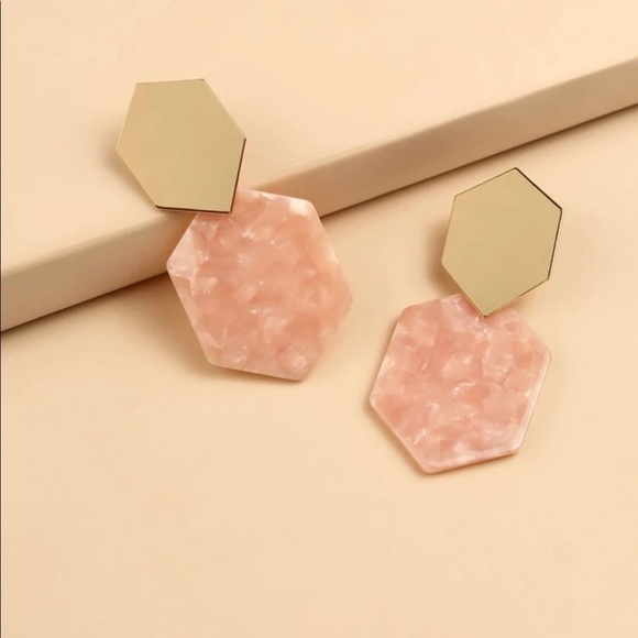 Pearlescent Woman’s Drop Acrylic Earrings - Picture 1 of 3